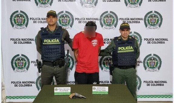 Por andar presumiendo un arma le echaron a la Policía