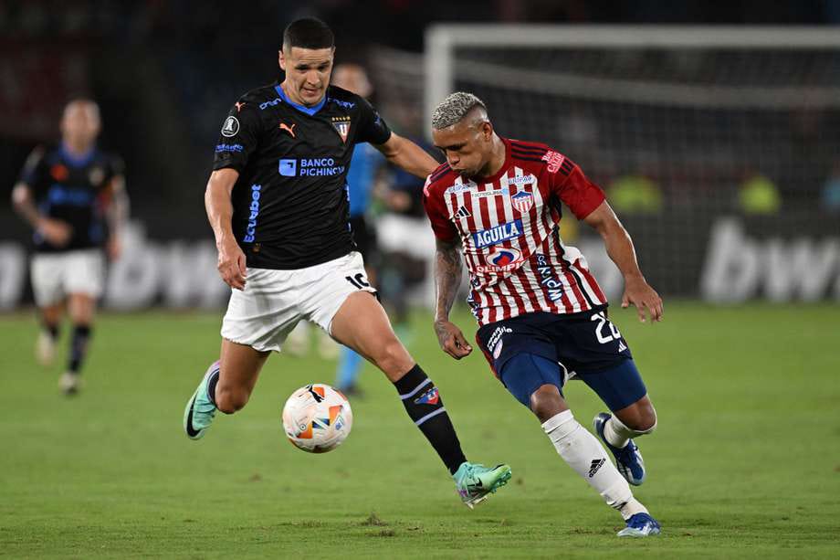 Junior visita a liga de quito en un partido crucial de copa libertadores