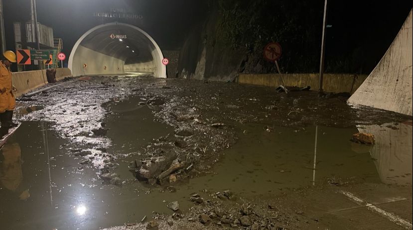 Complicaciones en la movilidad en el alto de la línea por deslizamientos