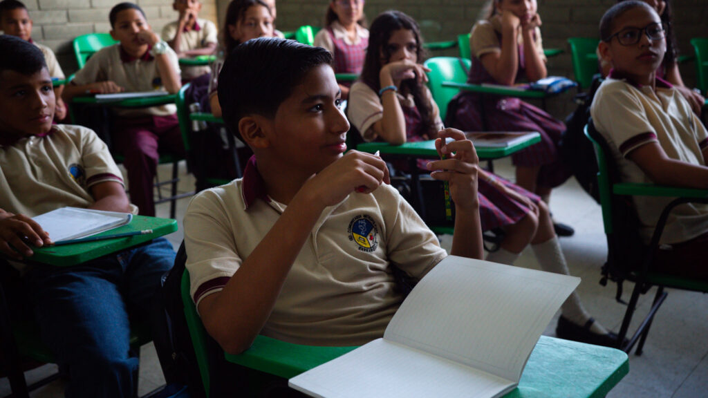 Estudiantes de colegios oficiales de Barranquilla regresan a clases este martes