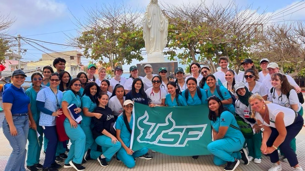 Estudiantes de enfermería de usf adquieren experiencia clínica en Barranquilla