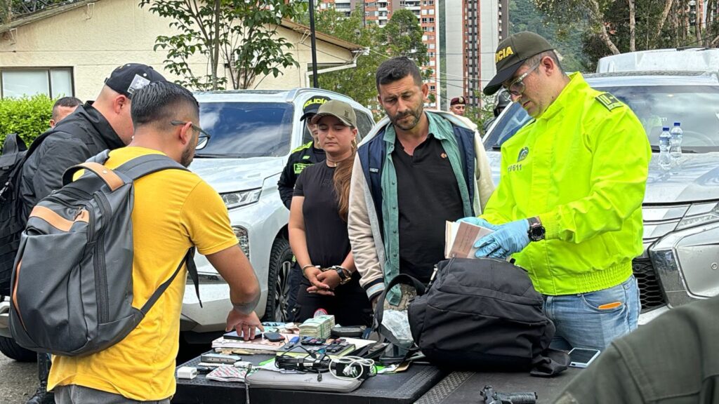 Dos capturados y 60 millones de pesos incautados a los guerrilleros que se movilizaban en camionetas de la unp
