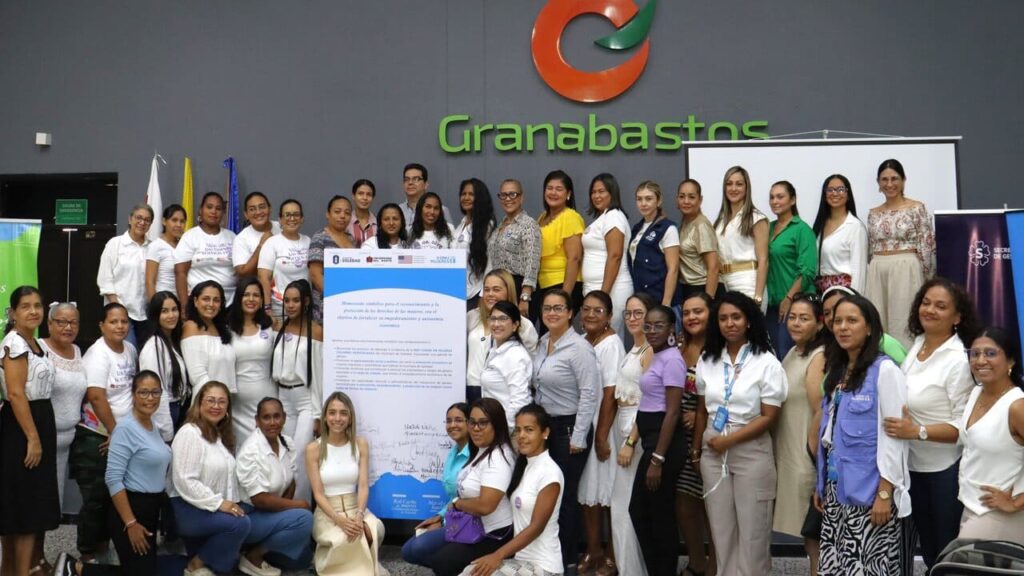 Lideresas de Soledad firman memorando para fortalecer el bienestar y empoderamiento de las mujeres