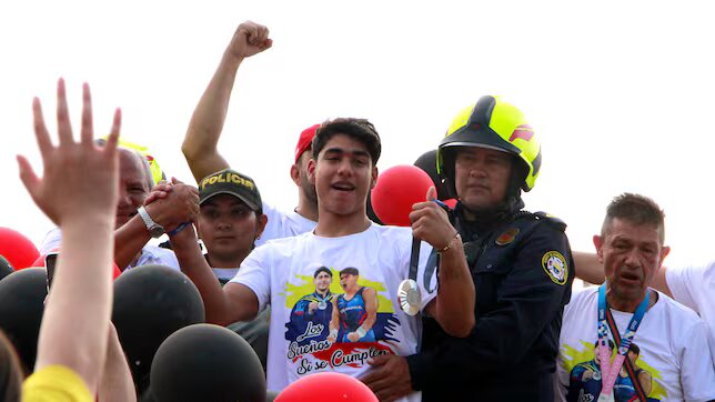 La universidad simón Bolívar le ofreció una beca a ángel barajas