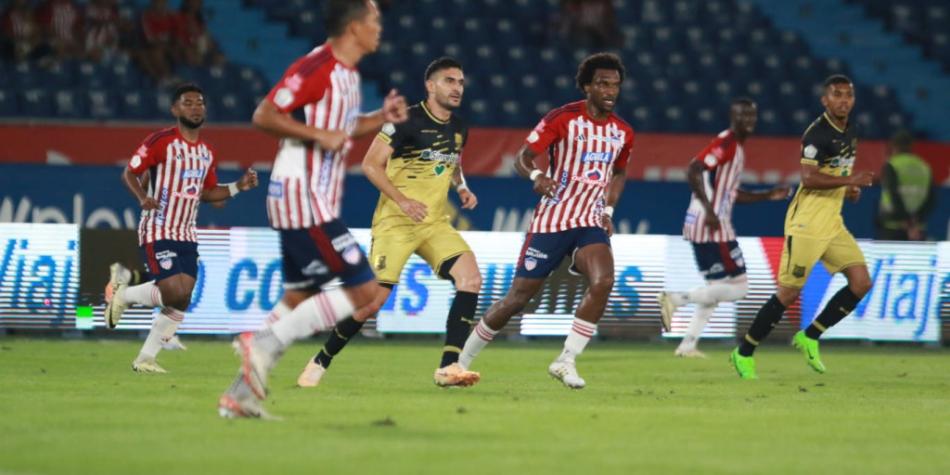Junior fue un vendaval de errores y perdió 4-3 con águilas