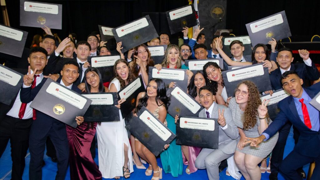 Más de 1200 graduados celebraron el éxito académico en uninorte