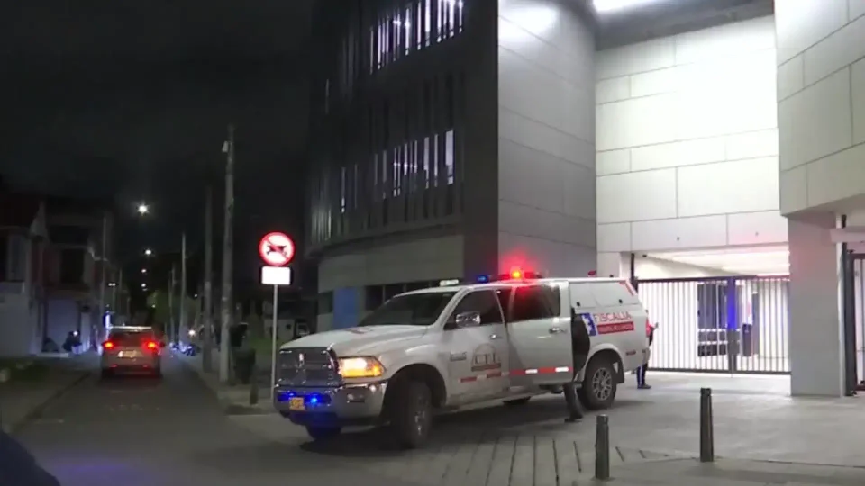 Una mujer fue asesinada por su expareja en un bus de servicio público en Bogotá