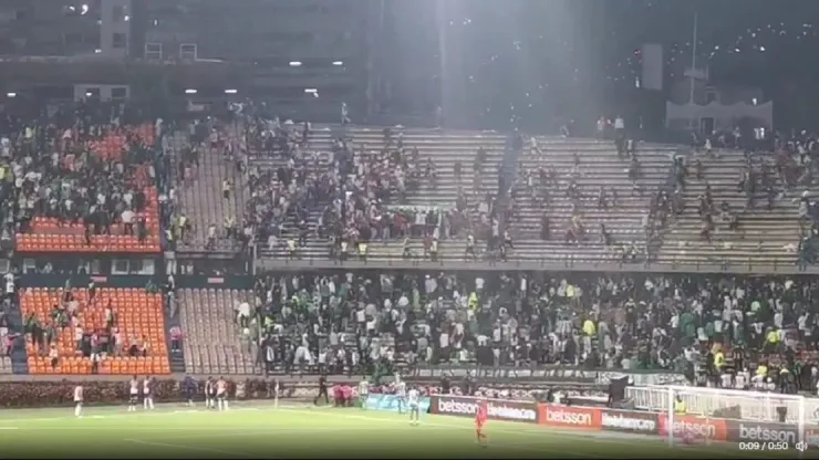 Suspenden partido nacional-junior por batalla campal entre los hinchas