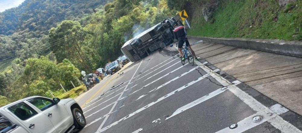 Un accidente en una vía de cundinamarca dejó cinco personas muertas