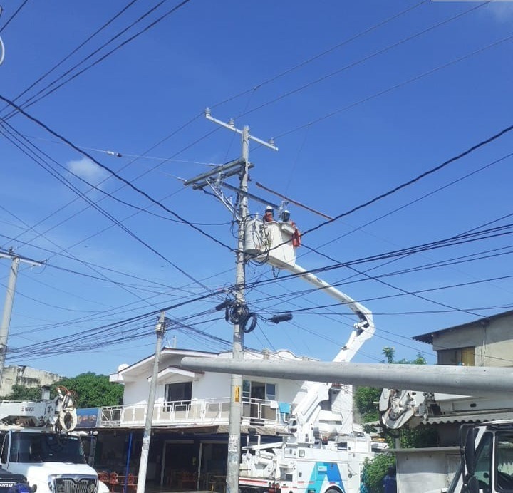 Reubicación de redes eléctricas en los barrios la sierrita, el santuario, las américas y kennedy