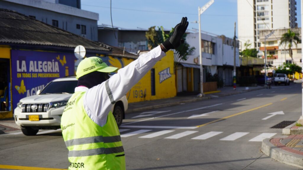 Por cambio de equipo de enfriamiento cierre total de la carrera 79 entre calles 79B y 80