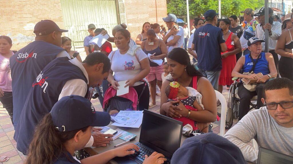 Alcaldía de Barranquilla abre nuevos puntos de atención del sisbén con sistema de ‘pico y cédula’