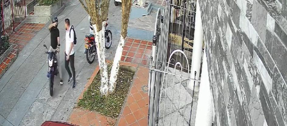 ¡Terror en la victoria! Un hombre fue atracado por tres sujetos en moto en las primeras horas de la mañana
