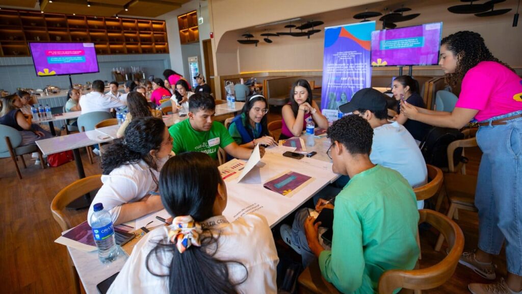 Jóvenes, docentes y líderes locales participaron de estudio para proponer soluciones en empleo y bienestar