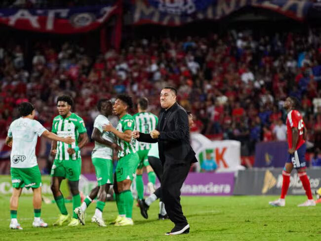 Las autoridades de Medellín le impusieron una dura sanción al técnico de atlético nacional