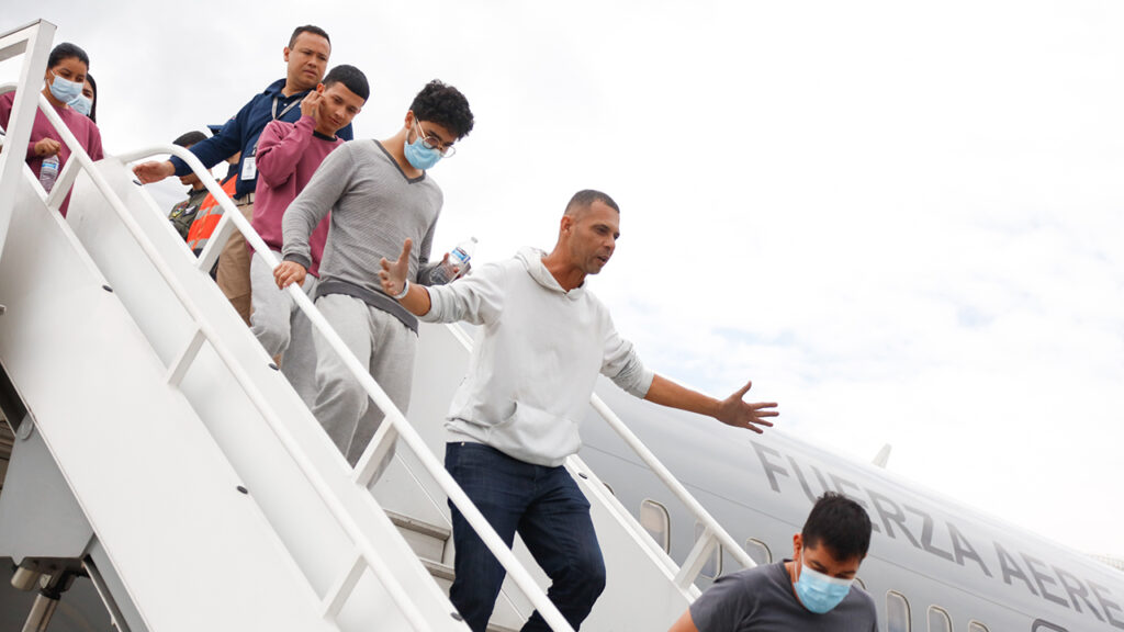 Prosperidad social ofrecerá créditos asociativos a colombianos deportados desde estados unidos