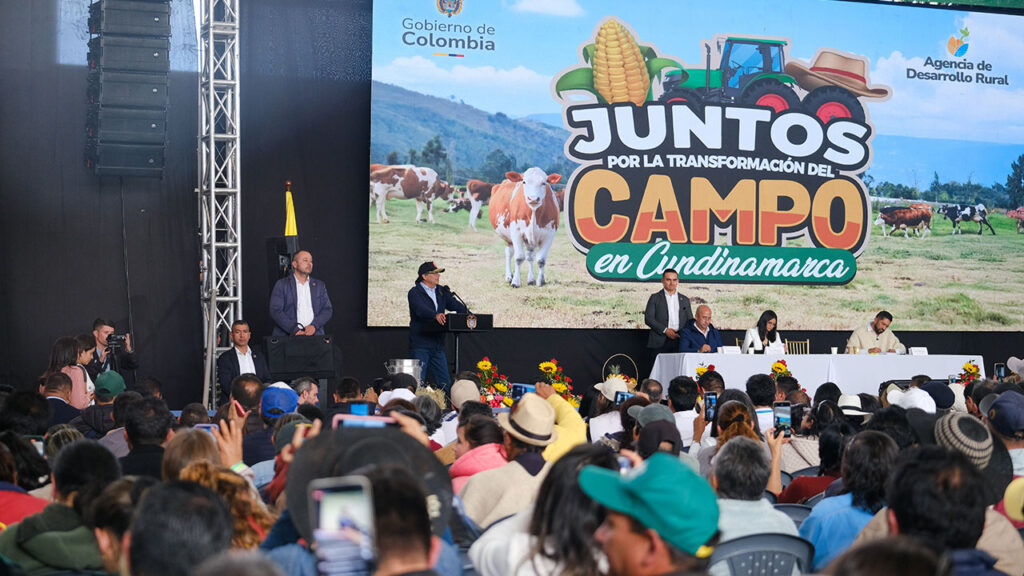 Presidente petro pidió al banco agrario impulsar más el crédito asociativo que el microcrédito campesino