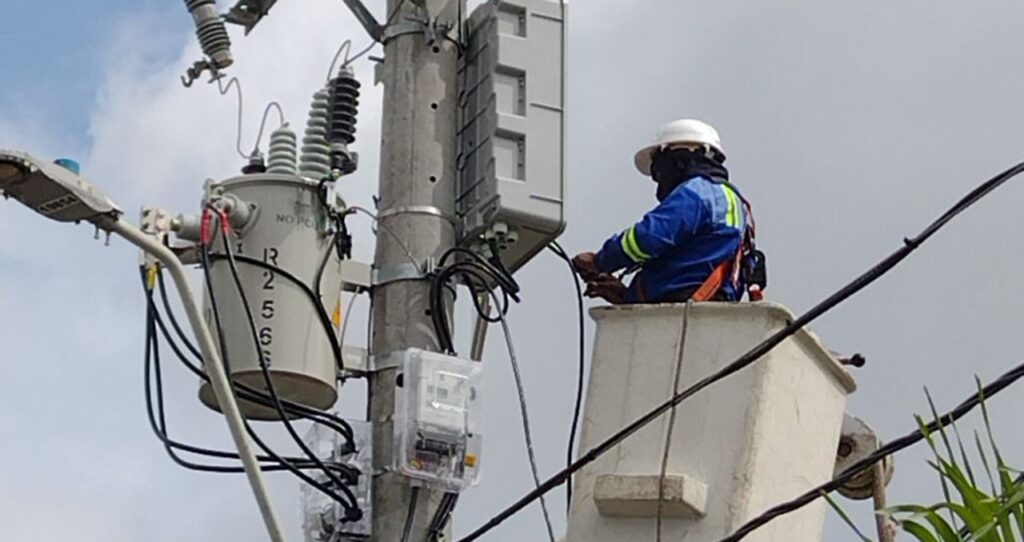 Adecuaciones eléctricas en un sector del barrio boston