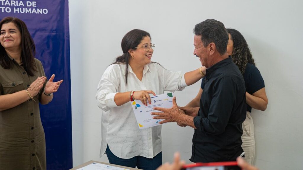 Vamos pa’lante Alcaldía de Soledad ha entregado 321 becas universitarias