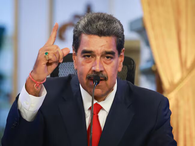 El Gobierno de Venezuela redujo a 13 horas y media la jornada laboral del sector público
