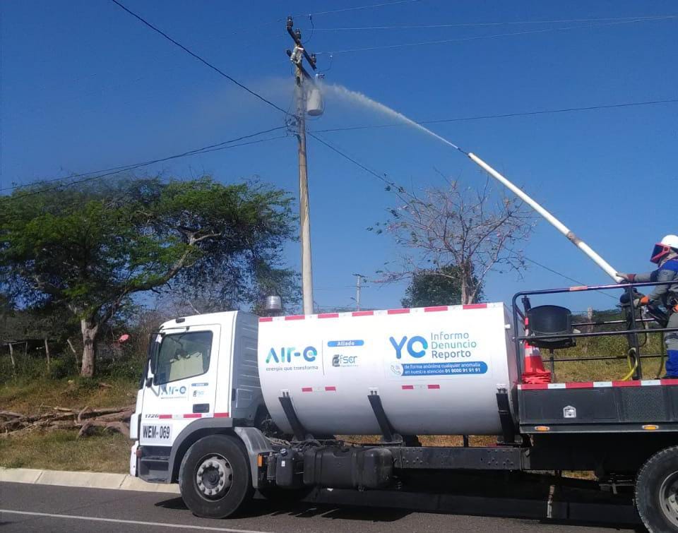 Trabajos de lavado y poda en la línea que alimenta a Sabanagrande, Santo Tomás y Palmar de Varela