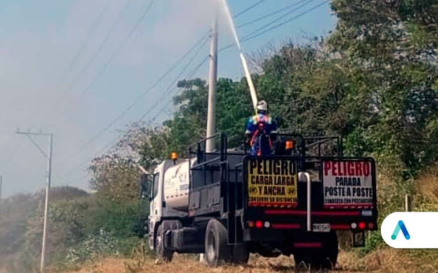 Poda de árboles y lavado en línea que alimenta de energía a Juan de Acosta, Tubará y Piojó