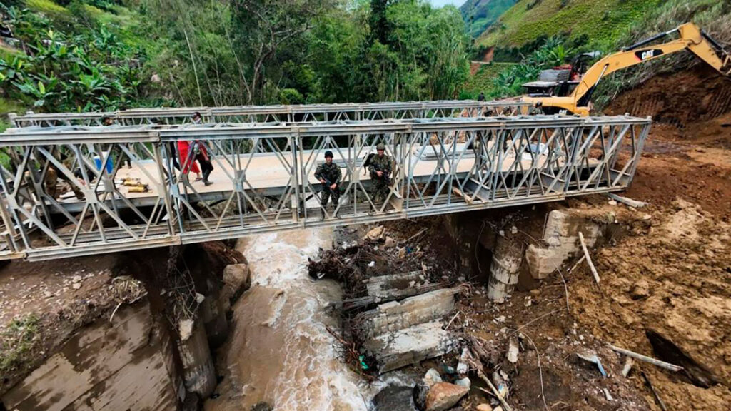 Gobierno Nacional entregó a las comunidades del cañón del Micay, en el Cauca, puente militar en La Esperanza