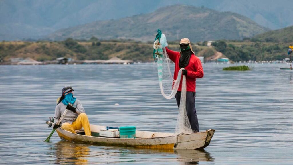 Presidente Petro propuso a pescadores de la cuenca del río Magdalena crear cooperativas