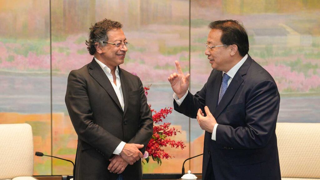 En su cuarto día de visita oficial a China, el presidente Gustavo Petro se reunió con el alcalde de Shangái, Gong Zheng