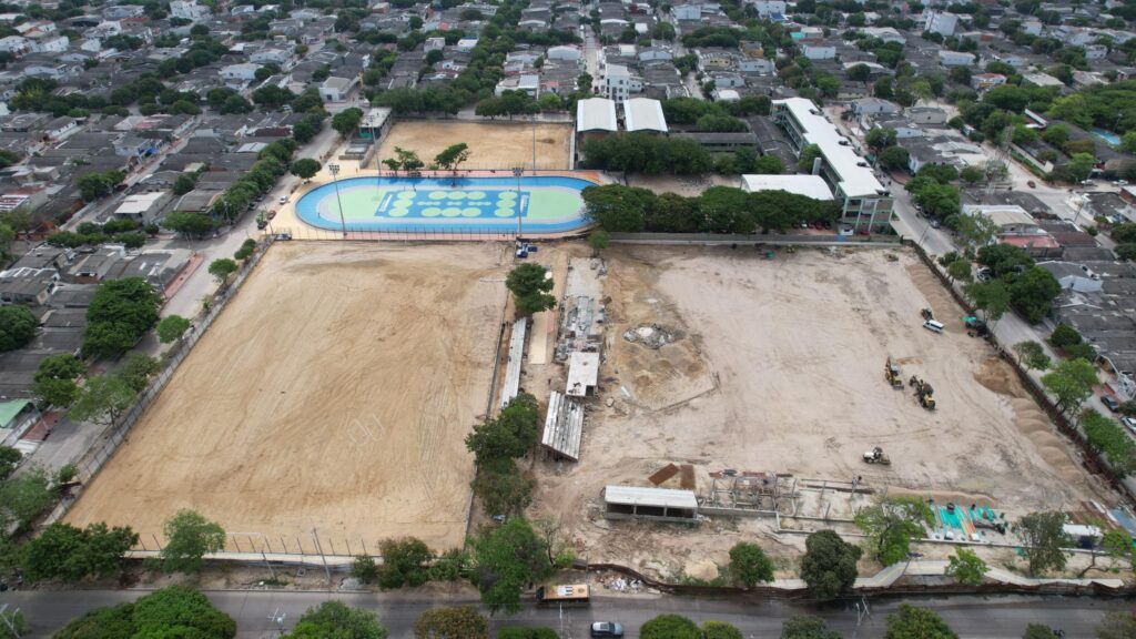 Alcalde Char destaca avance de obra en el polideportivo de La Magdalena