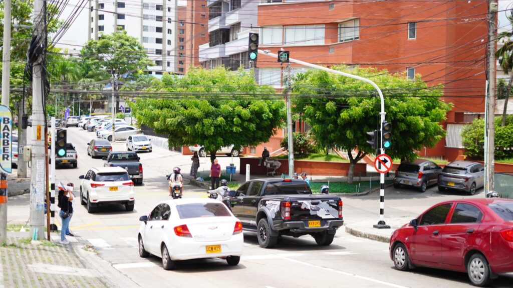 Se implementa laboratorio vial de prohibido girar a la derecha en la carrera 51B con calle 82