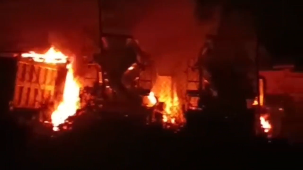 ¡Alerta en el Cesar! En la madrugada de este lunes fue incinerada maquinaria amarilla en la vía Curumaní – Pelaya