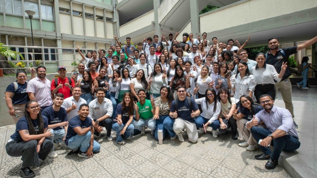 Lanzan escuela de liderazgo para jóvenes que buscan impactar desde sus comunidades