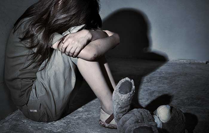 Fue enviado a la cárcel un profesor de natación por presuntamente abusar sexualmente de tres menores