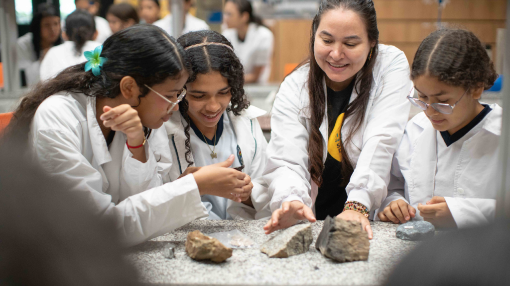 Las rocas también cuentan historias: una jornada para descubrir la geología desde la experiencia