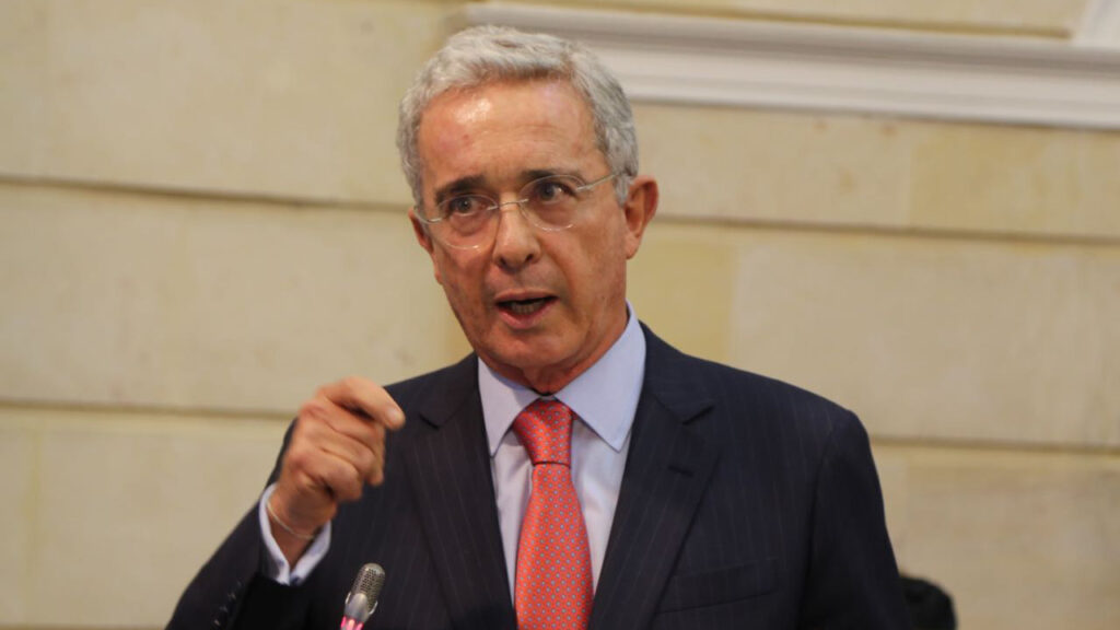 Inteligencia internacional alertó de un supuesto plan para atentar contra Álvaro Uribe Vélez