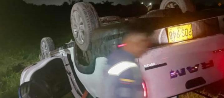 Un aparatoso accidente en la vía Palmar-Ponedera dejó dos personas heridas