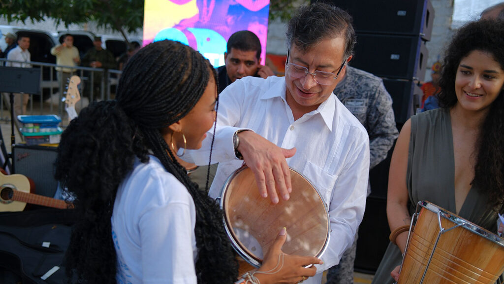 “600.000 niños y jóvenes se beneficiarán de Artes para la Paz”: presidente Petro en Santa Marta