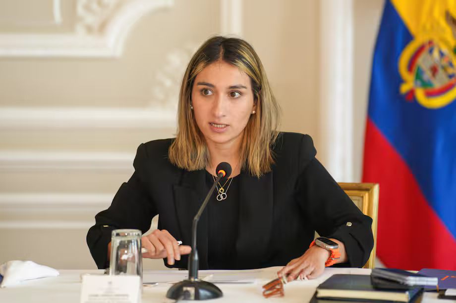 En un inesperado giro de eventos, la canciller Laura Sarabia renunció a su cargo