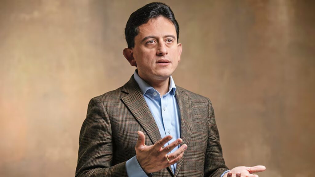 Investigación al exdirector de la DIAN, Luis Carlos Reyes, por presuntas irregularidades en la proyección y seguimiento a las metas de recaudo tributario