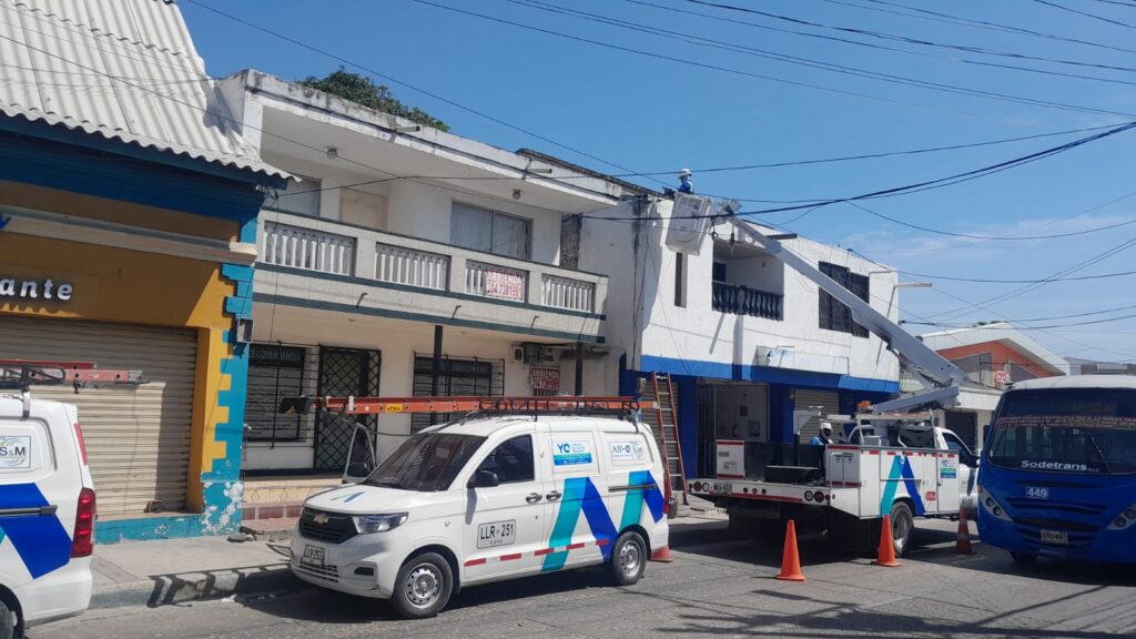 Obras de mantenimiento eléctrico en el barrio La Rivera en Soledad