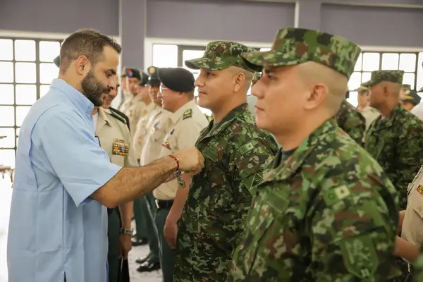 Gobernador Erasmo Zuleta condecoró a la Fuerza Pública y reafirma su compromiso con la seguridad del departamento