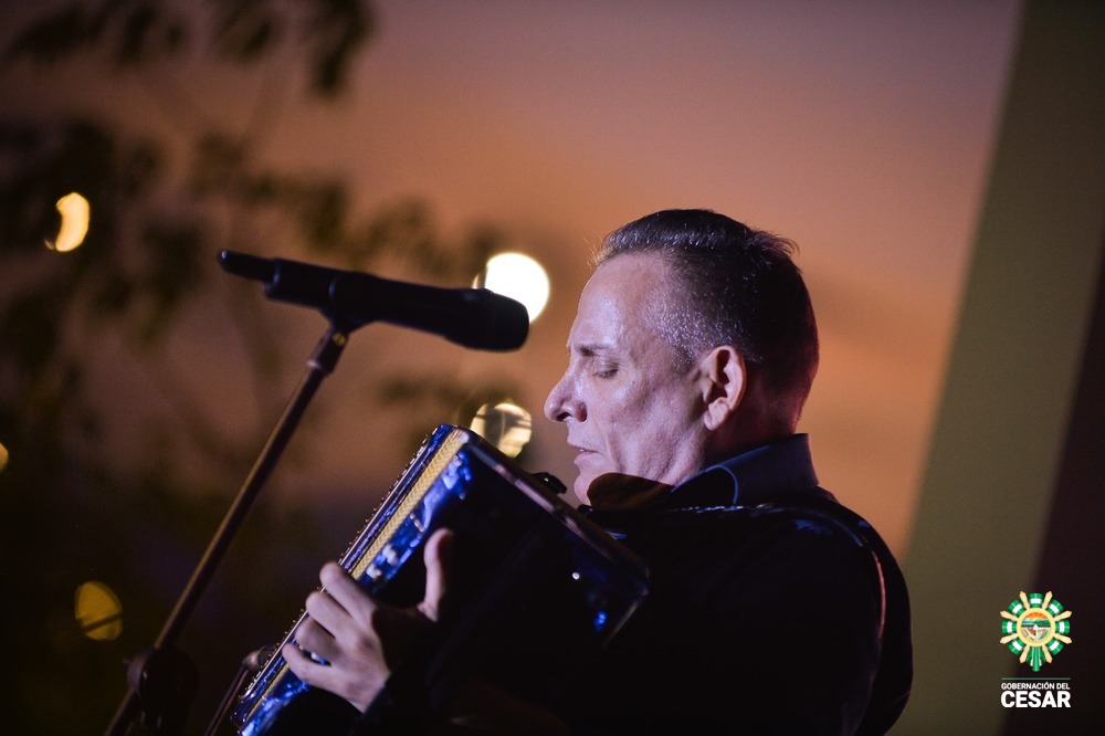 Julián Rojas Terán, el acordeonero que alimenta sus sueños con el cariño del pueblo, cumple 50 años de carrera musical