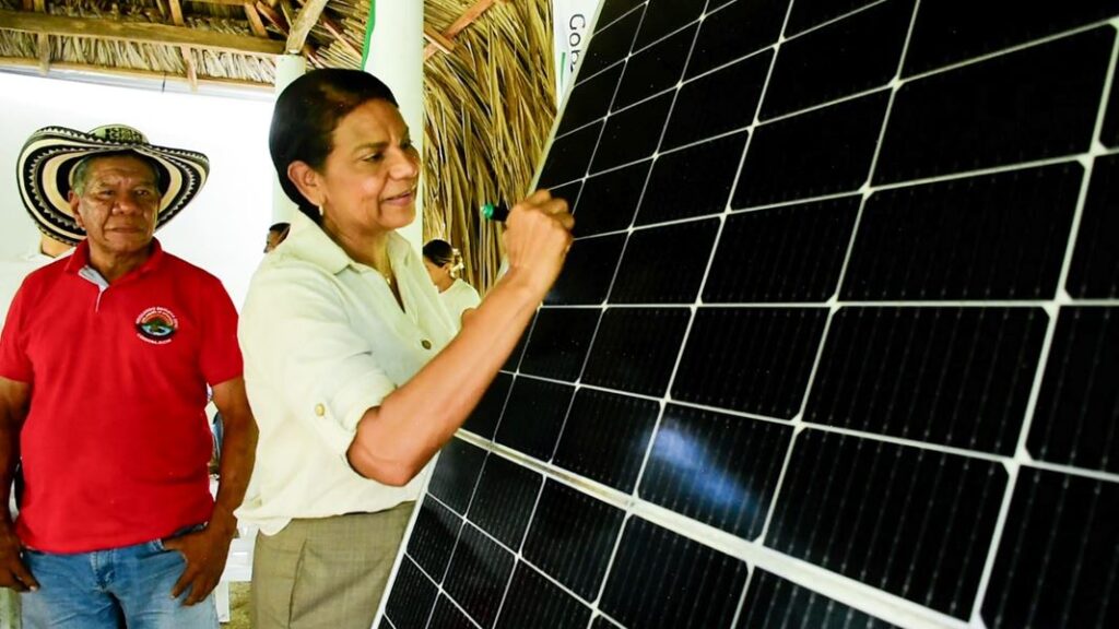 Acueductos rurales con energía solar, la apuesta del gobierno de Lucy García para agua permanente