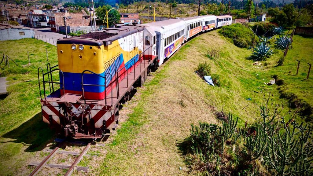 Con modernos vagones, el Tren de la Vida y la Esperanza ya recorre el corazón de Boyacá