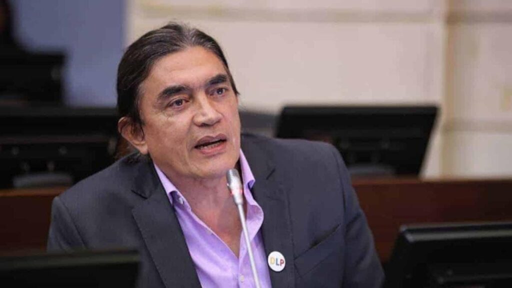 Gustavo Bolívar confirmó que no renunciará a la visa estadounidense