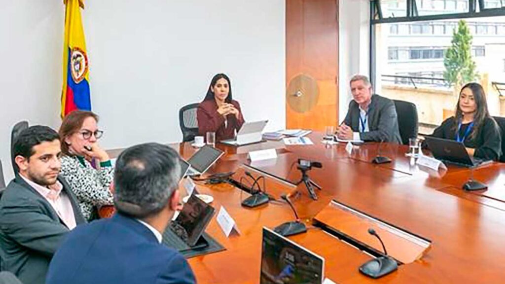 Colombia recibe estudios de Brasil para conectar la Amazonía mediante el Plan de Fibra Óptica