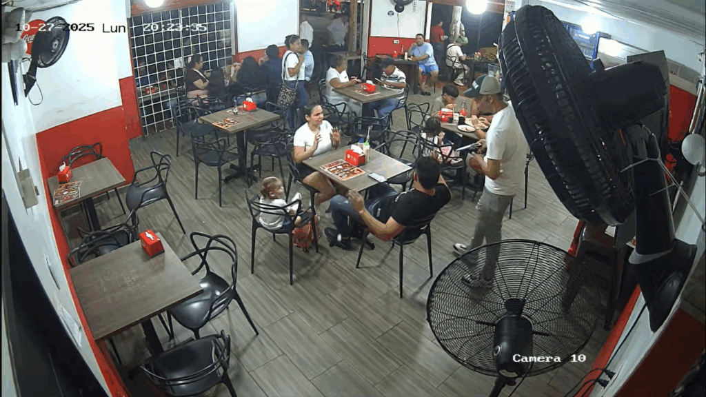 Un atraco a un restaurante quedó grabado en una cámara de seguridad