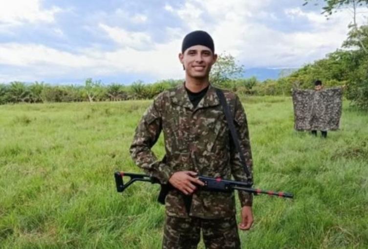 “Le pido al presidente que respete nuestro dolor”: padre del soldado fallecido en Curumaní al presidente Petro