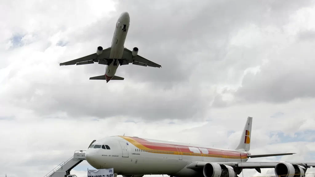 Aerolíneas internacionales cancelan vuelos hacia Venezuela tras alerta de seguridad emitida por EE. UU